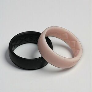🍬7 for $15🍬 Black and Pink Silicon Flexible Rings Pair CC